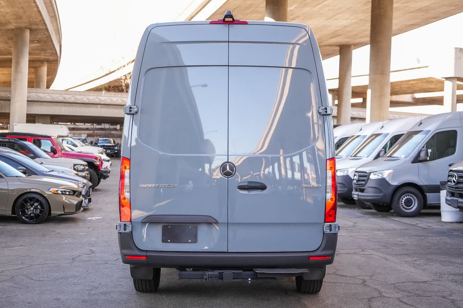 Thumbnail: 2025 Mercedes-Benz Sprinter - 7