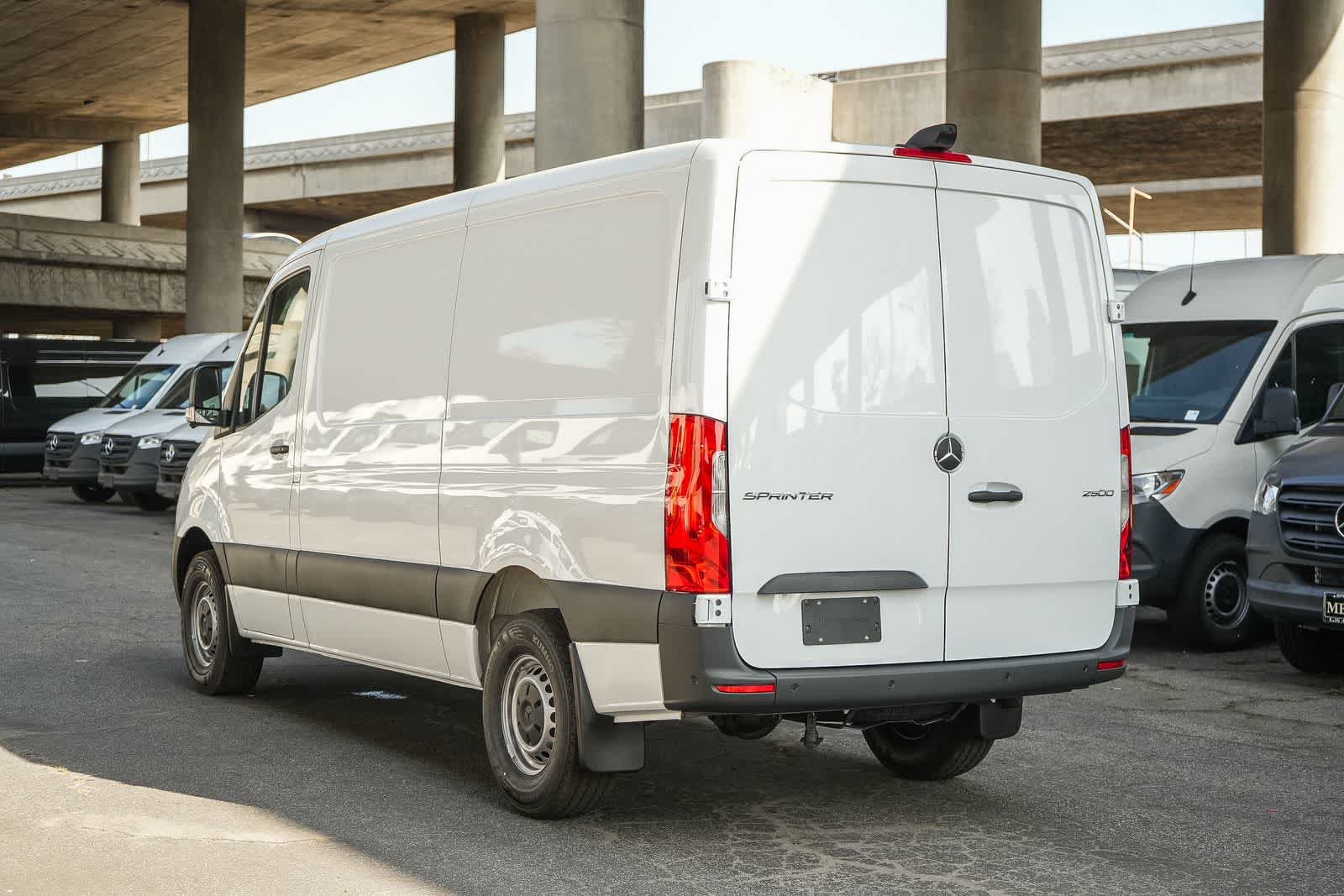 Thumbnail: 2026 Mercedes-Benz Sprinter - 9