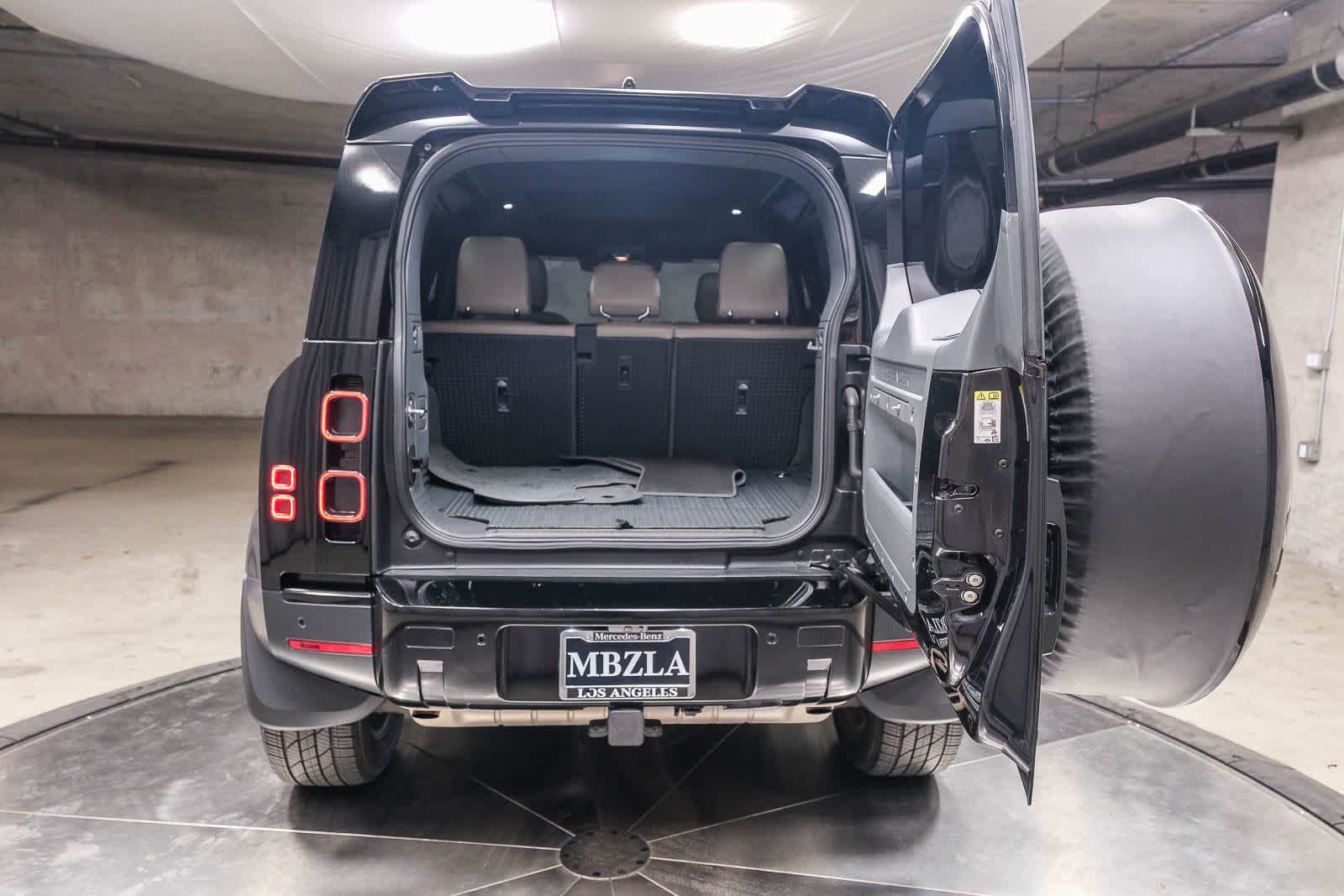 Thumbnail: 2022 Land Rover Defender - 32