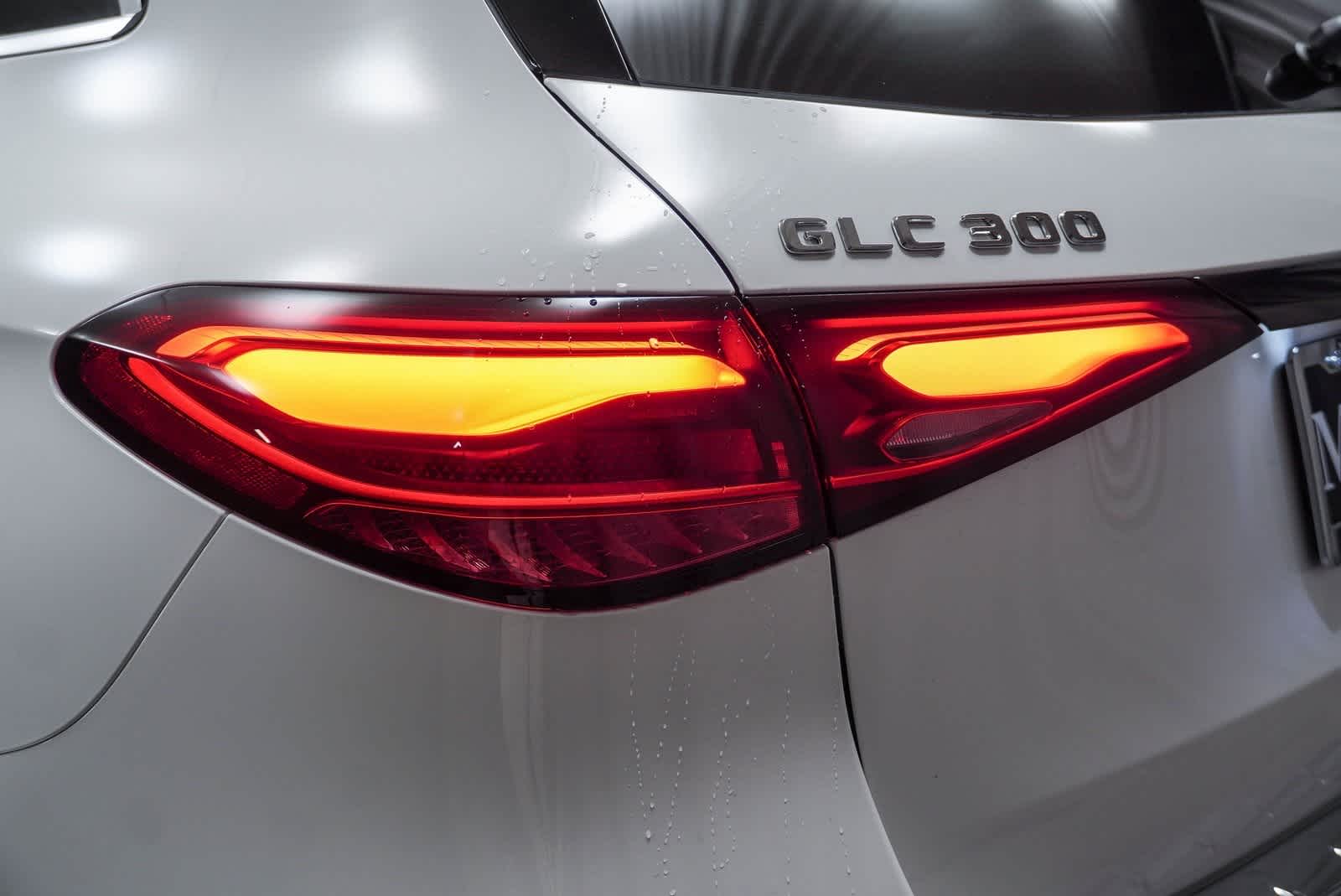 2025 Mercedes-Benz GLC 300 11