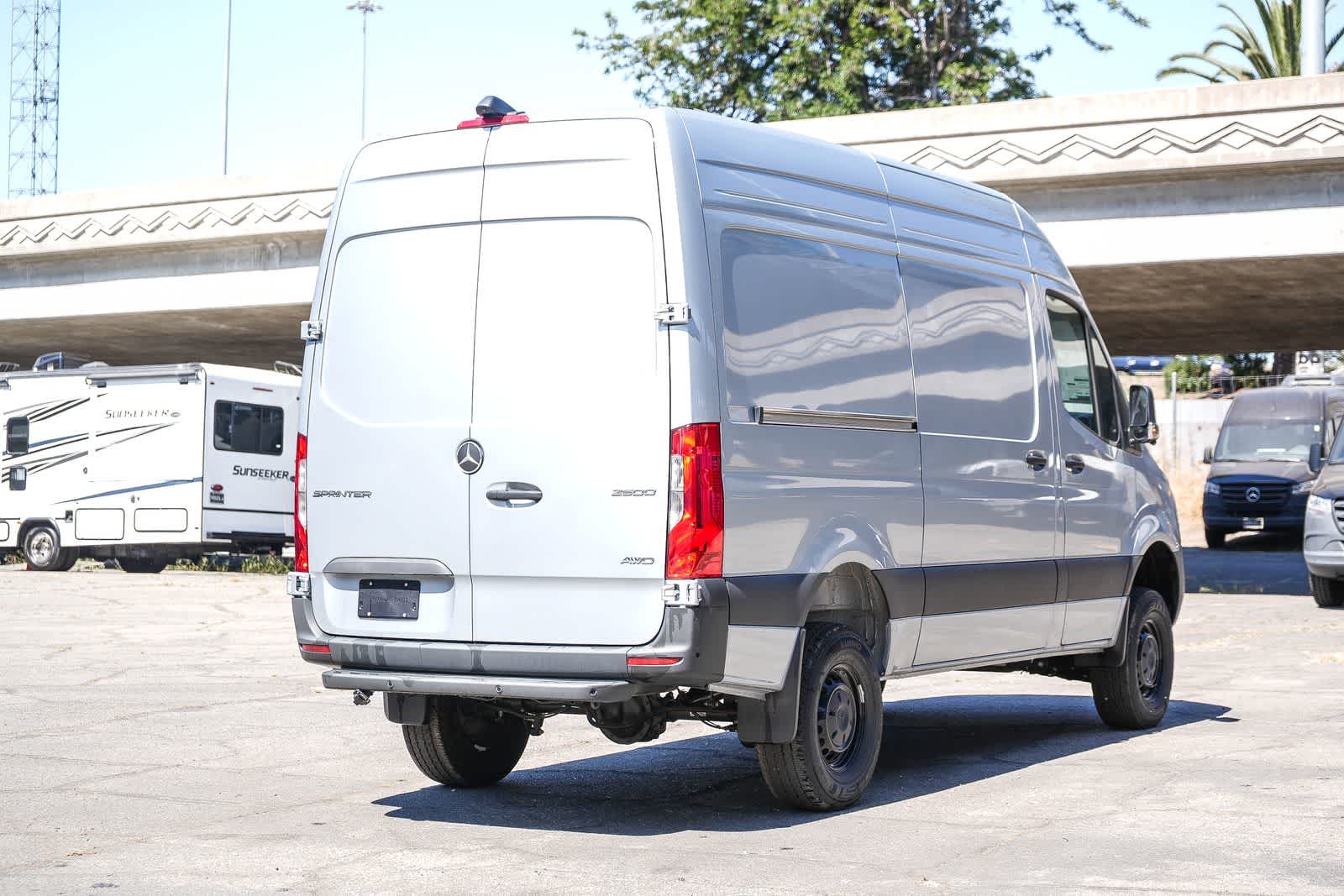 Thumbnail: 2025 Mercedes-Benz Sprinter - 6