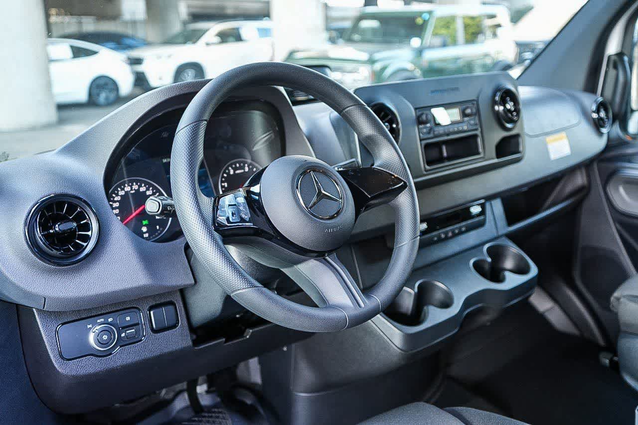 Thumbnail: 2026 Mercedes-Benz Sprinter - 12