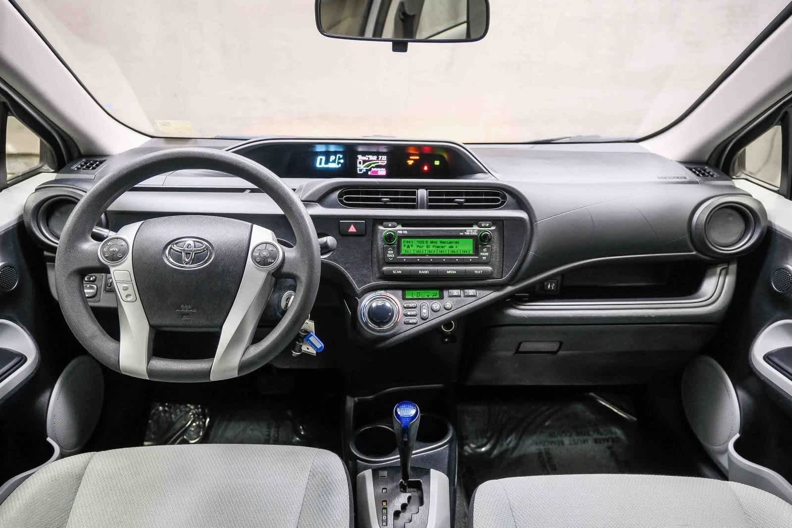 Thumbnail: 2014 Toyota Prius c - 13