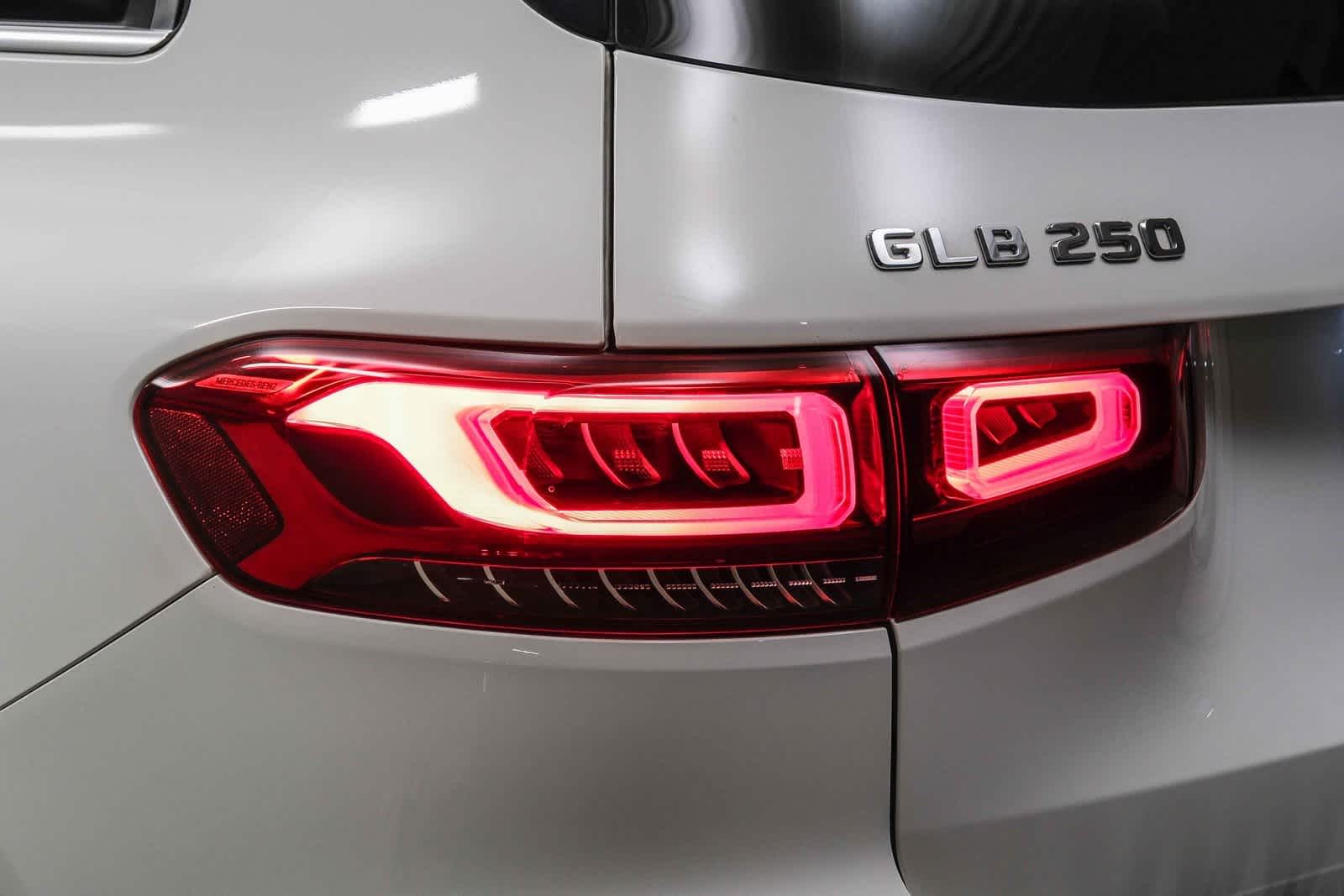 Thumbnail: 2022 Mercedes-Benz GLB - 7