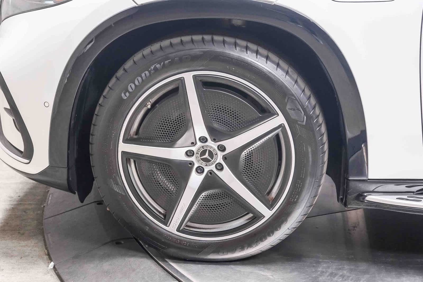 Thumbnail: 2023 Mercedes-Benz EQS - 9