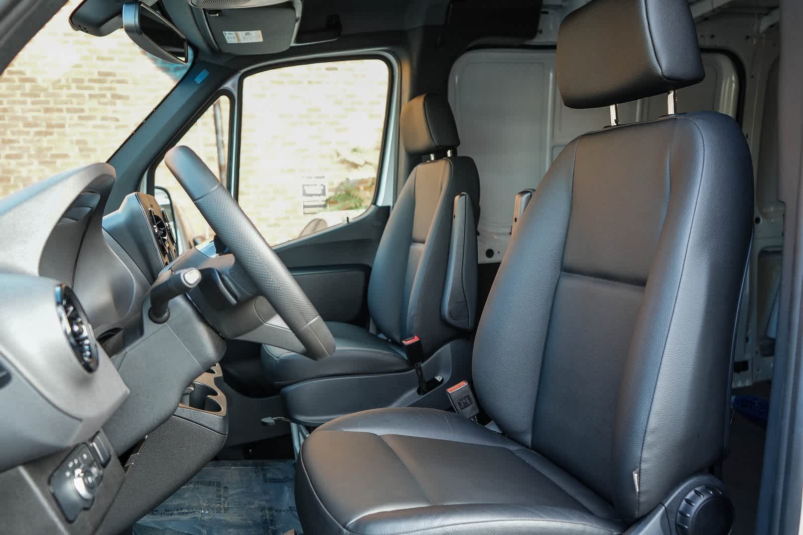 Thumbnail: 2025 Mercedes-Benz Sprinter - 16