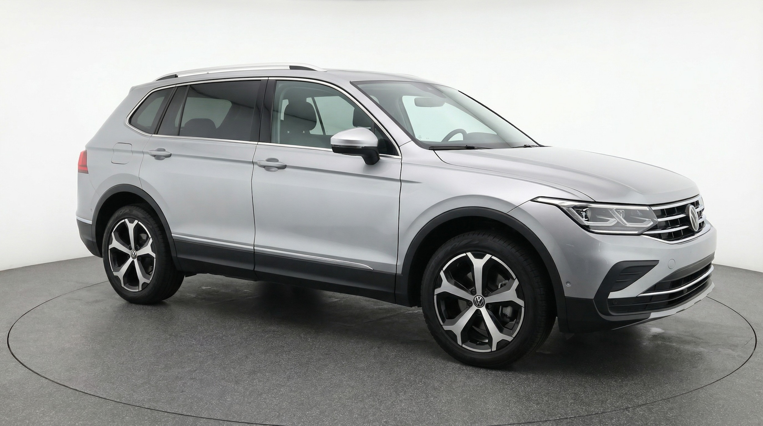 Thumbnail: 2026 Volkswagen Tiguan - 1