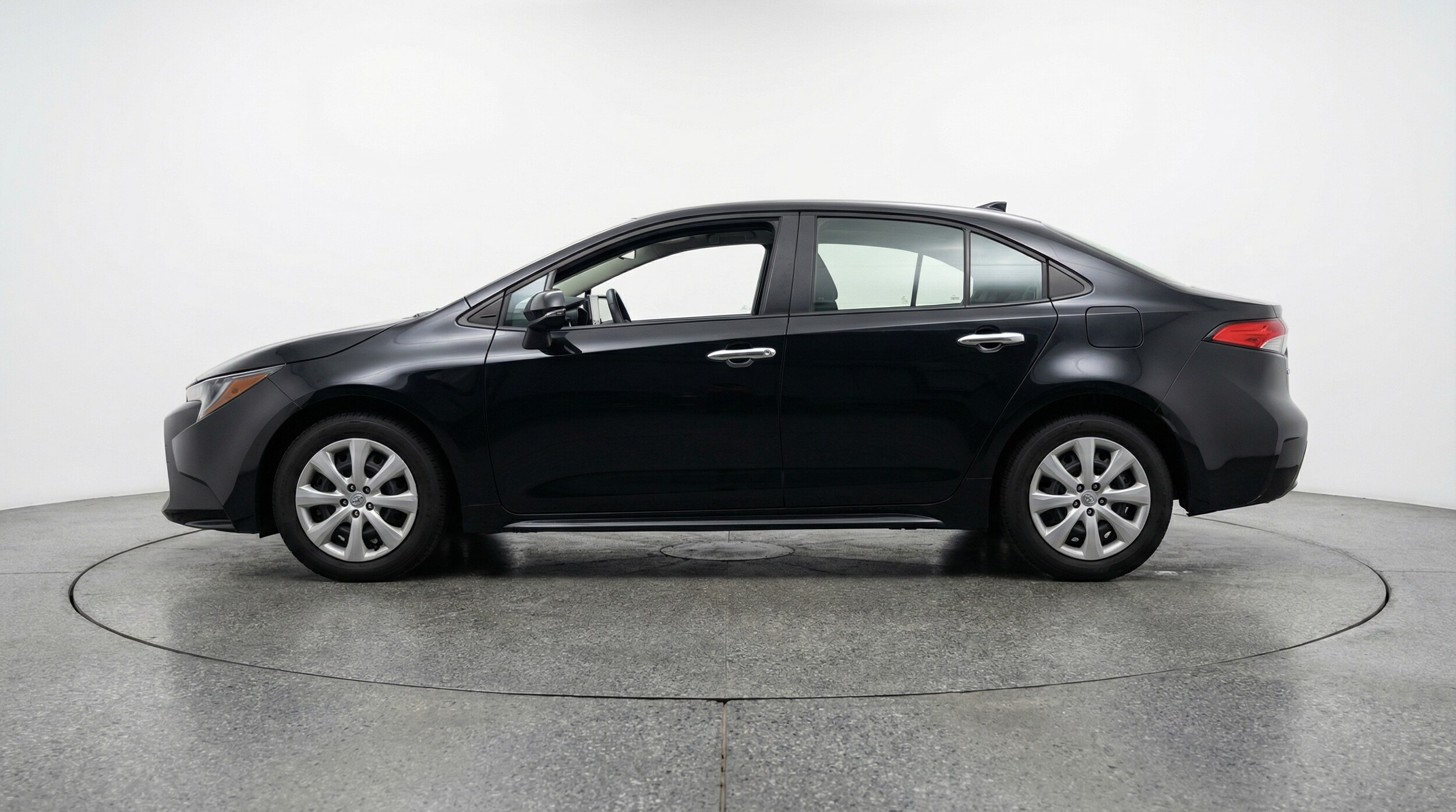 Thumbnail: 2025 Toyota Corolla - 4