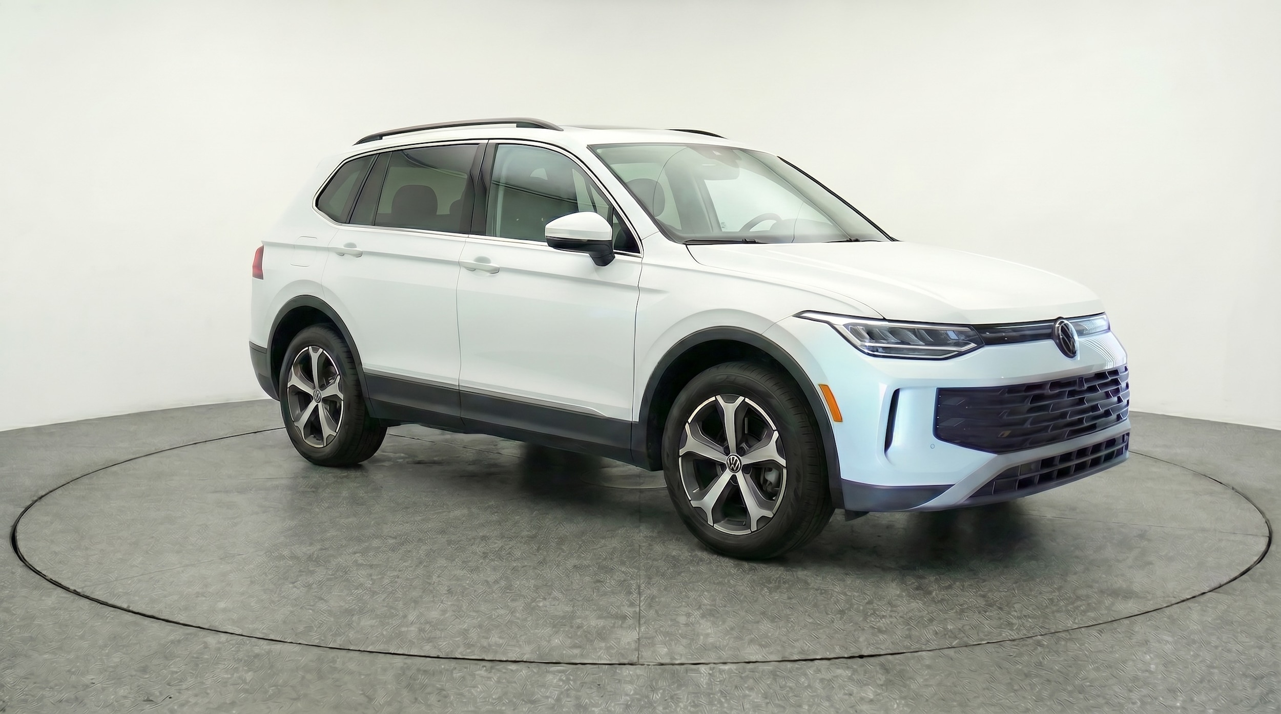 Thumbnail: 2026 Volkswagen Tiguan - 1