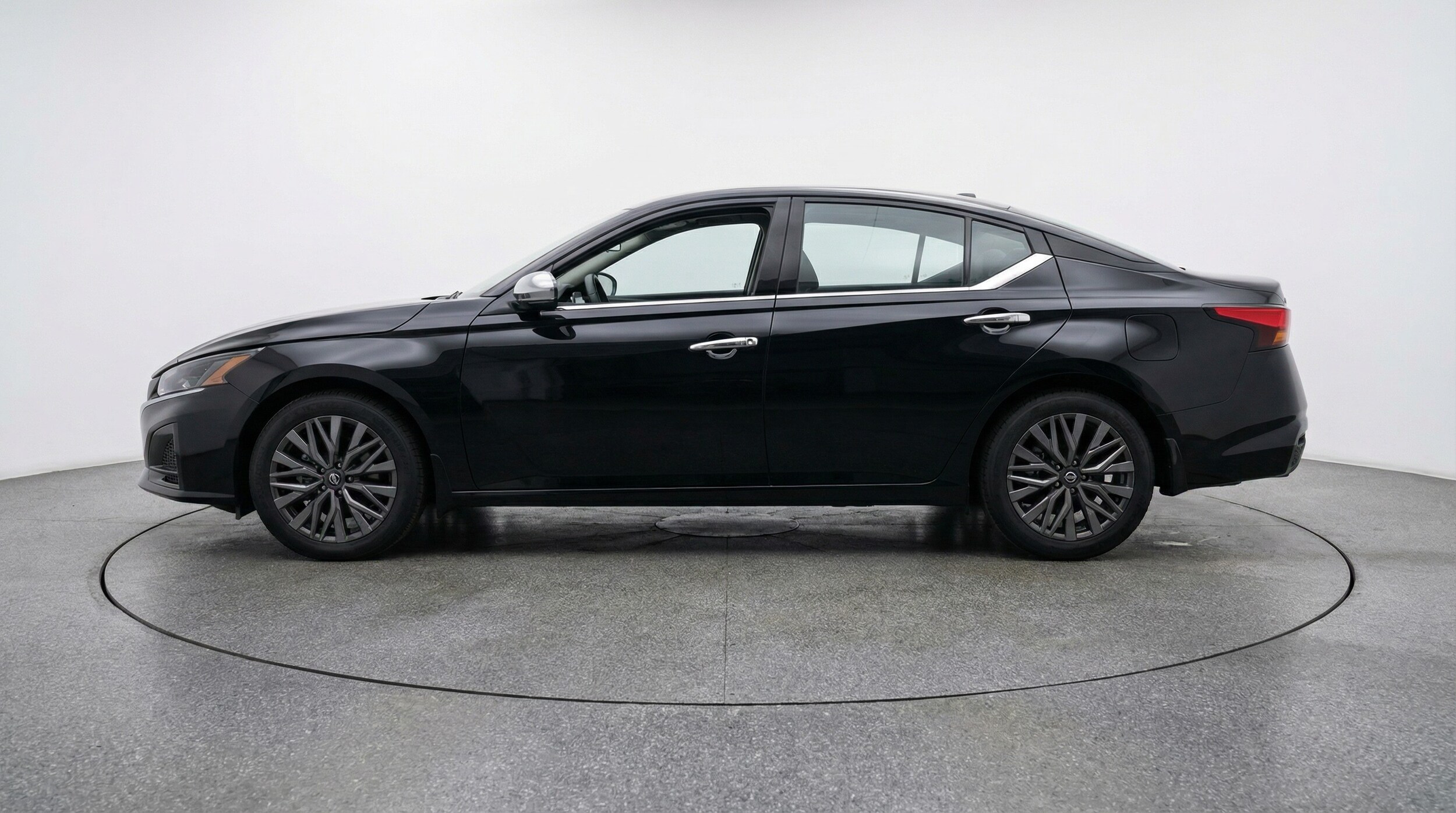 Thumbnail: 2025 Nissan Altima - 4