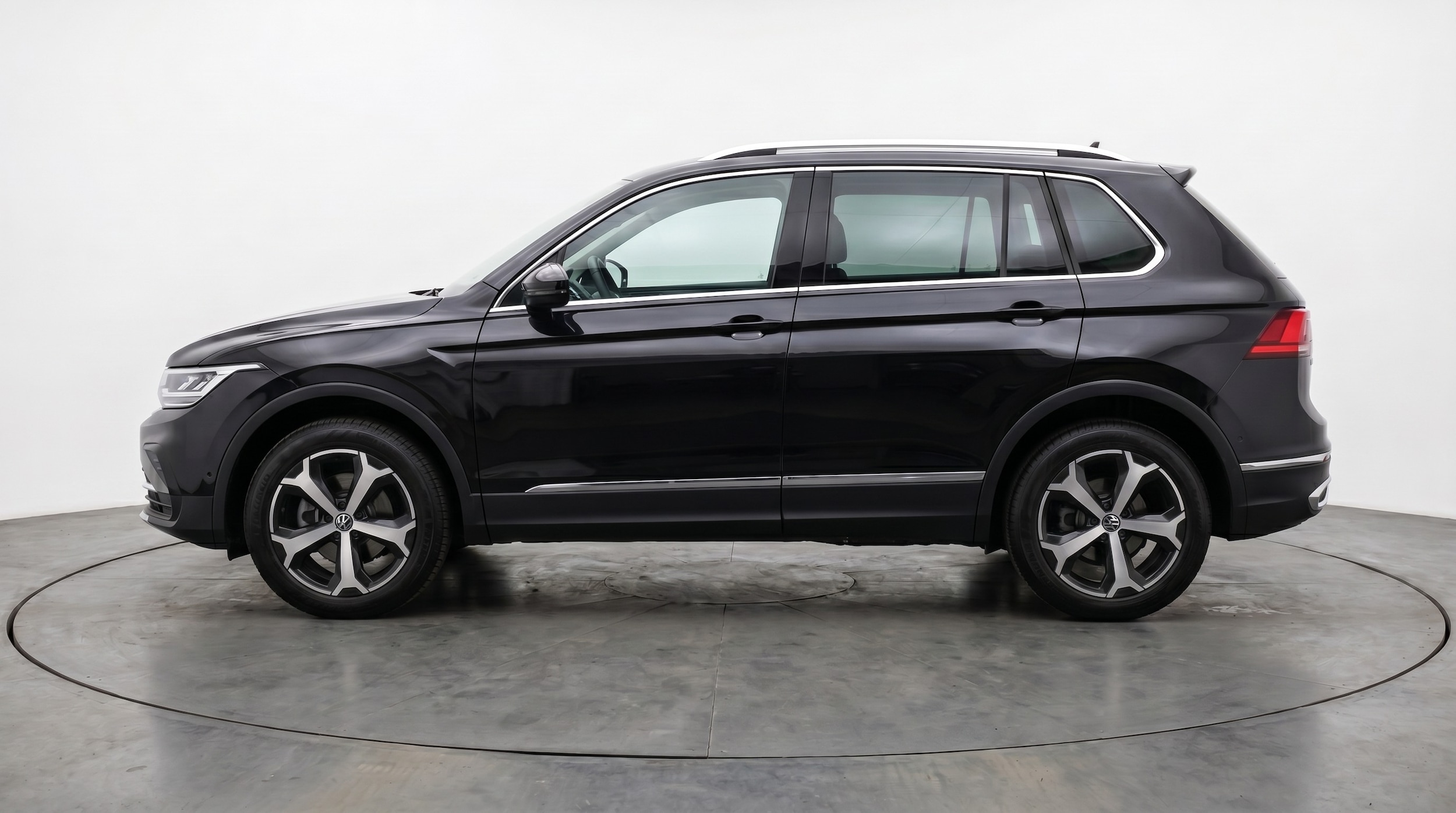 Thumbnail: 2026 Volkswagen Tiguan - 4