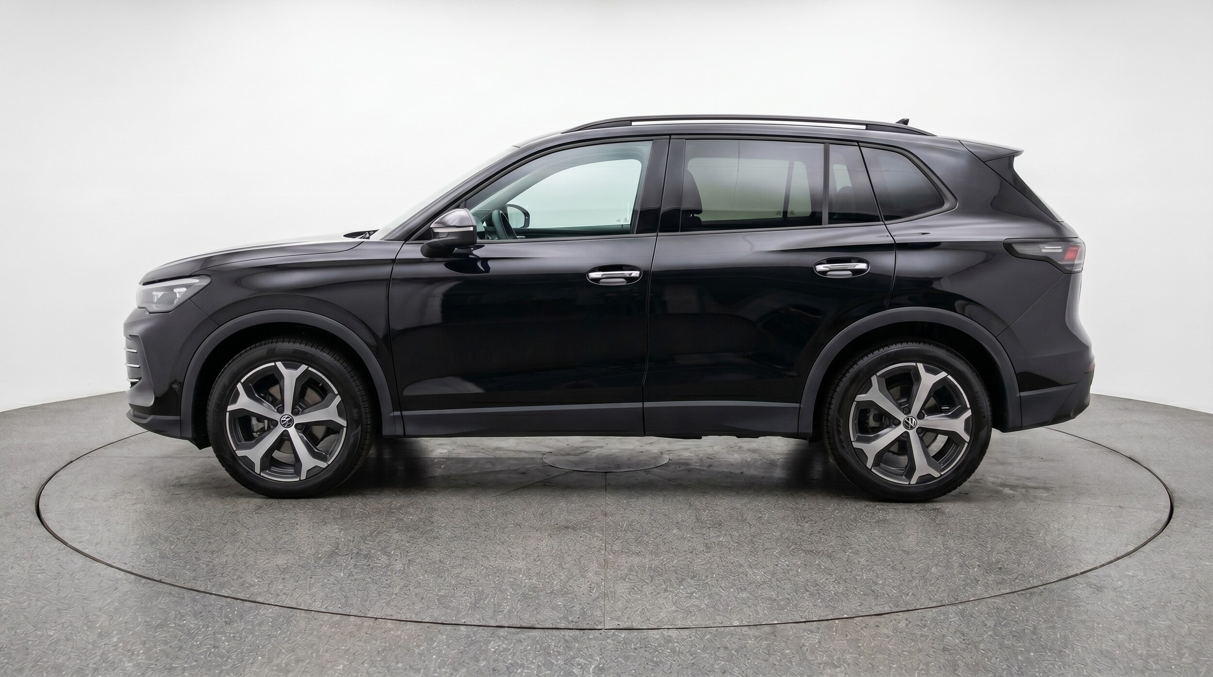 Thumbnail: 2026 Volkswagen Tiguan - 4