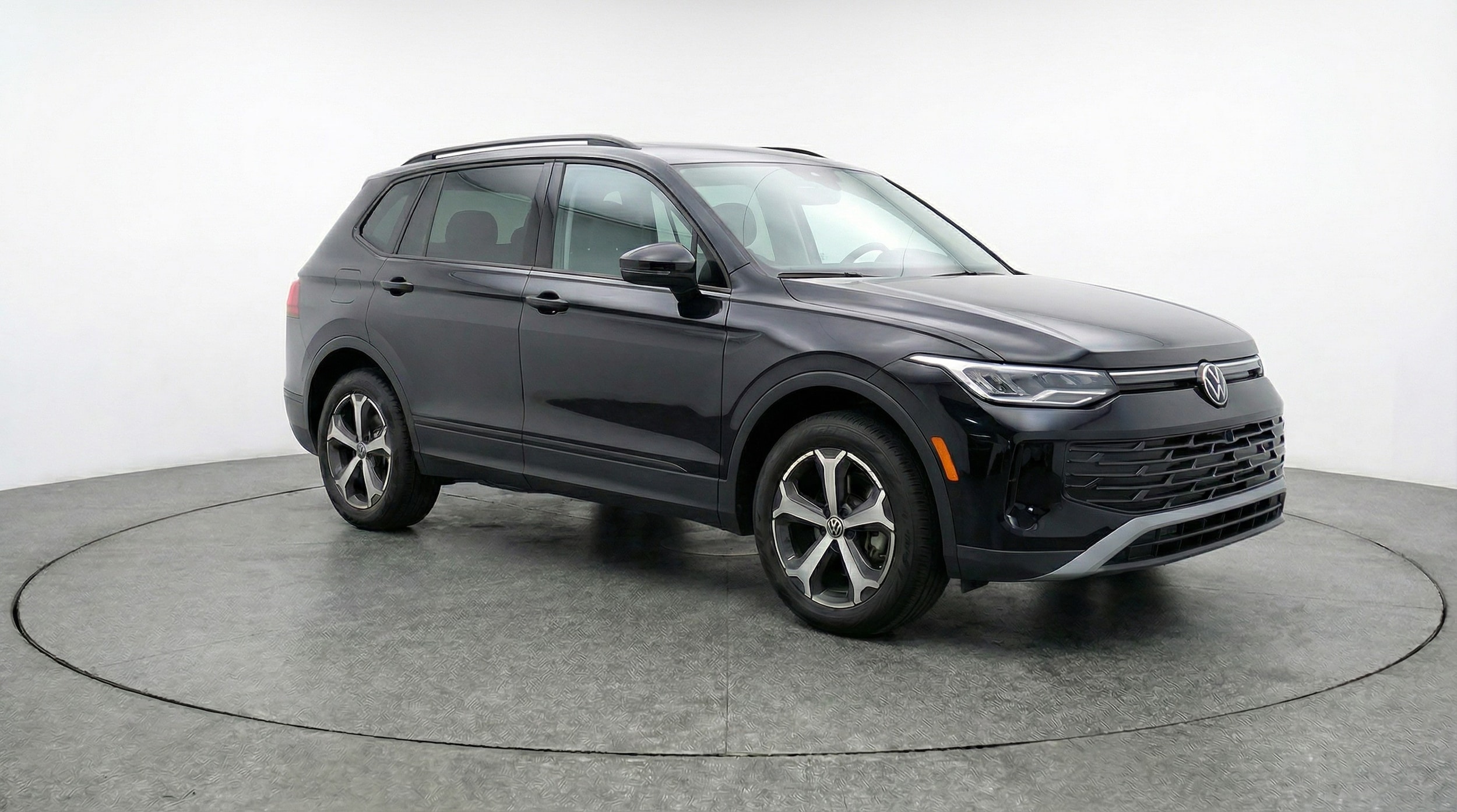 Thumbnail: 2026 Volkswagen Tiguan - 1