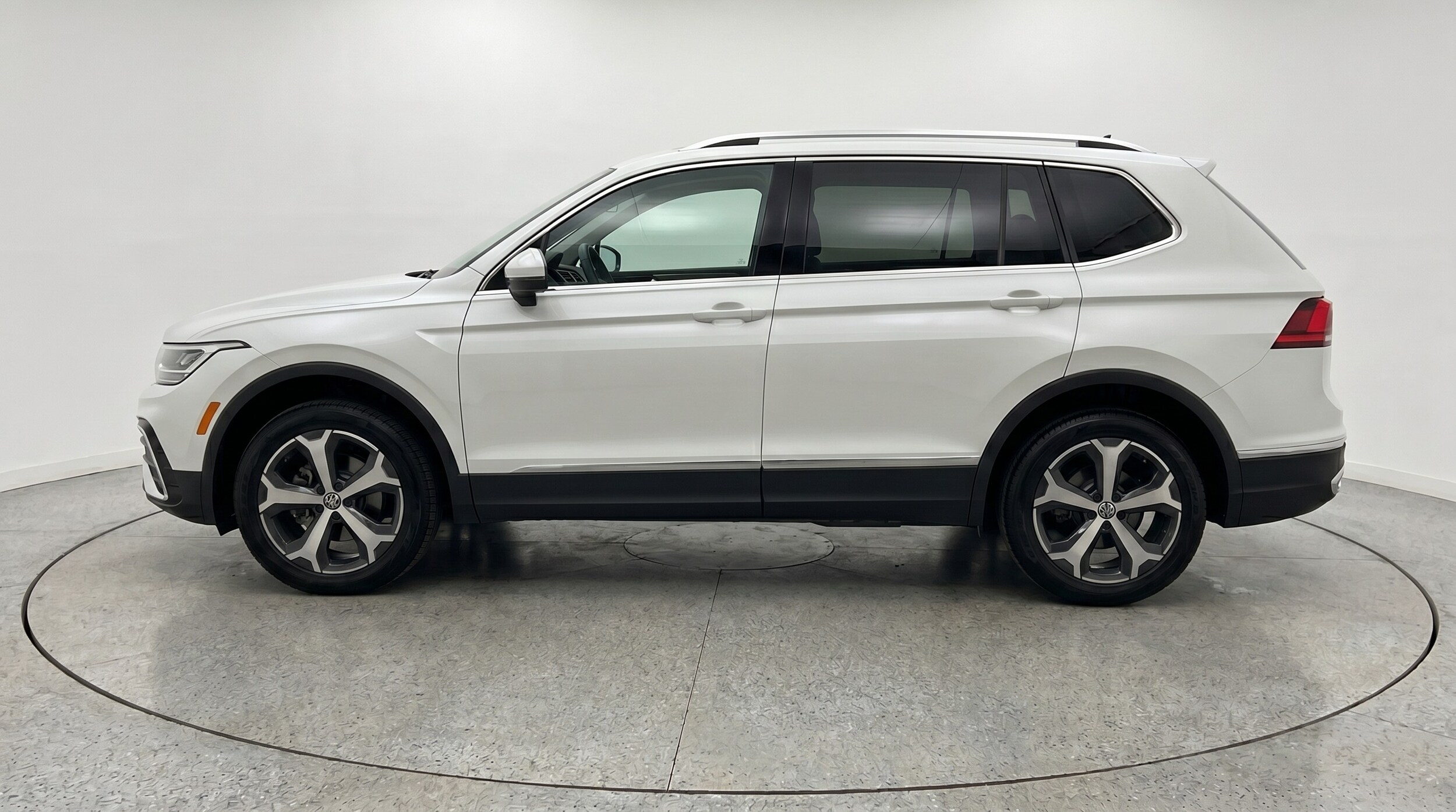 Thumbnail: 2026 Volkswagen Tiguan - 4