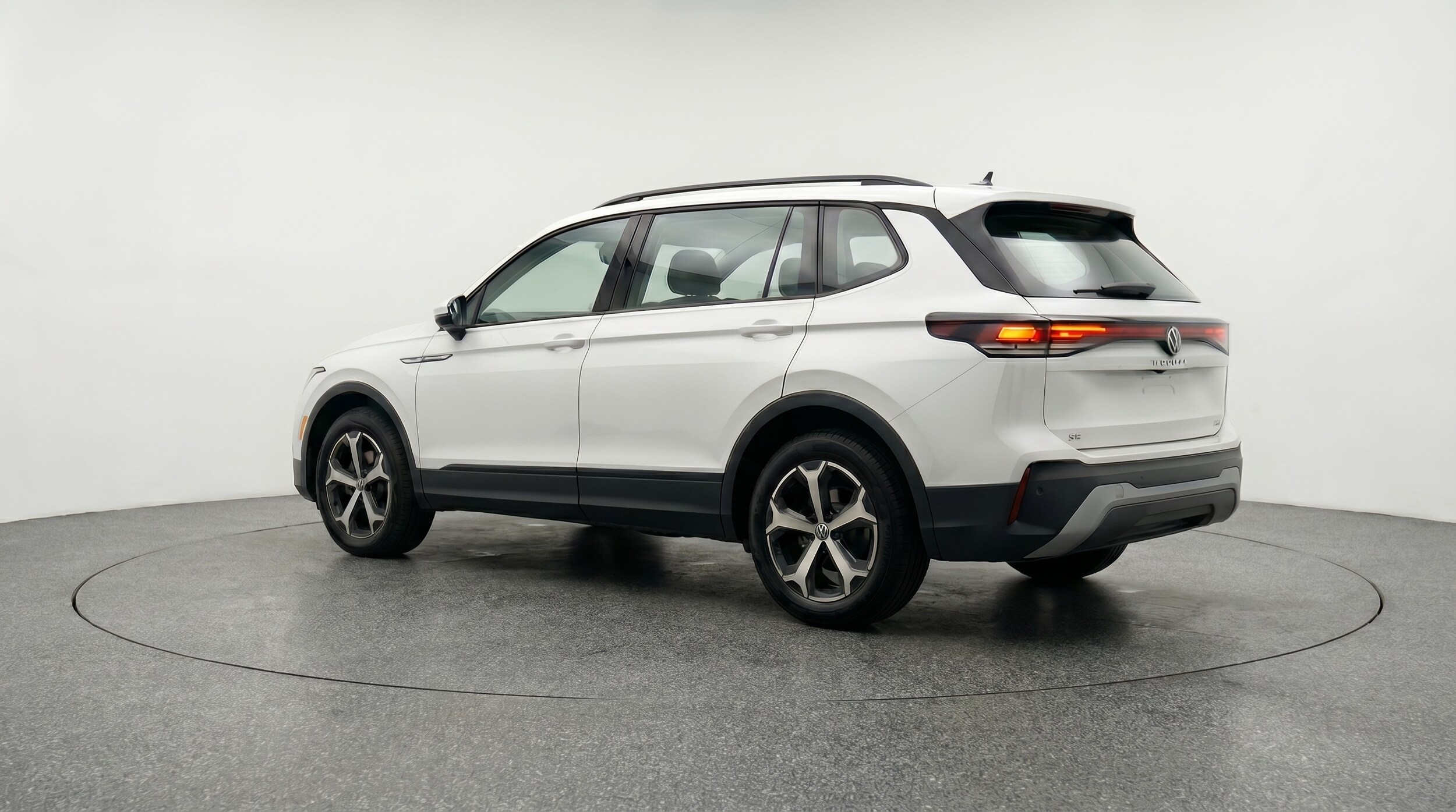 Thumbnail: 2026 Volkswagen Tiguan - 5