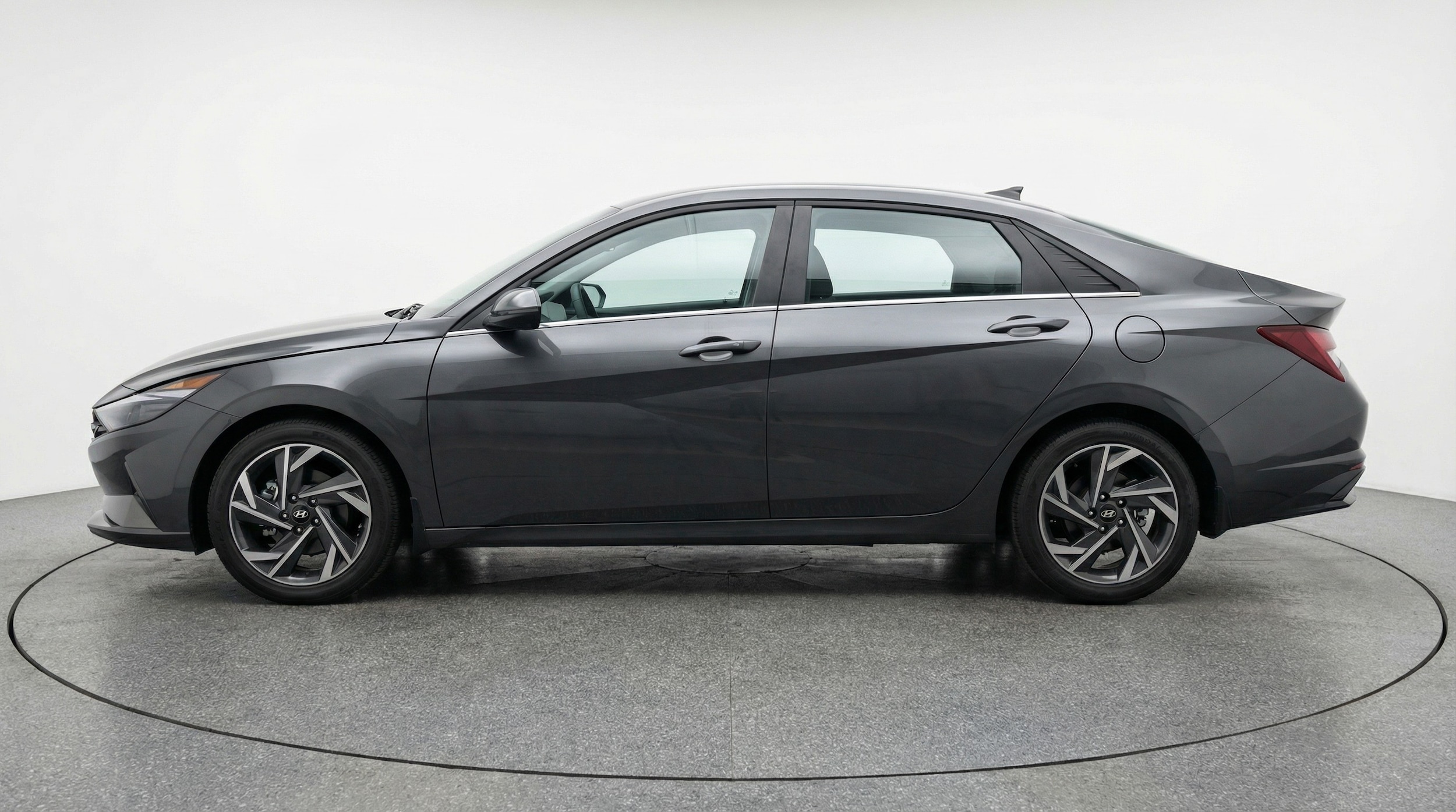 Thumbnail: 2025 Hyundai Elantra - 4