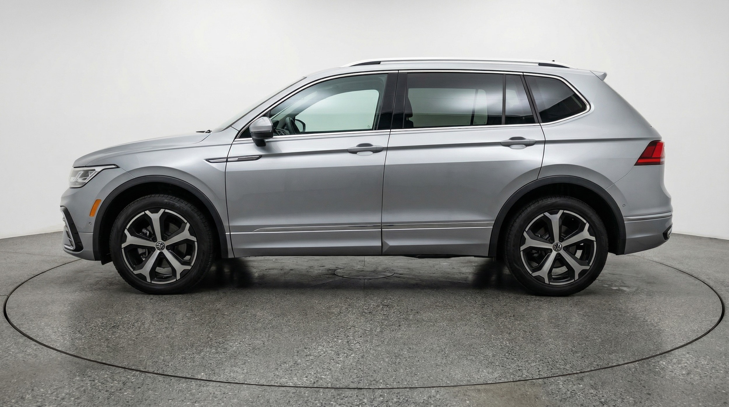 Thumbnail: 2026 Volkswagen Tiguan - 4