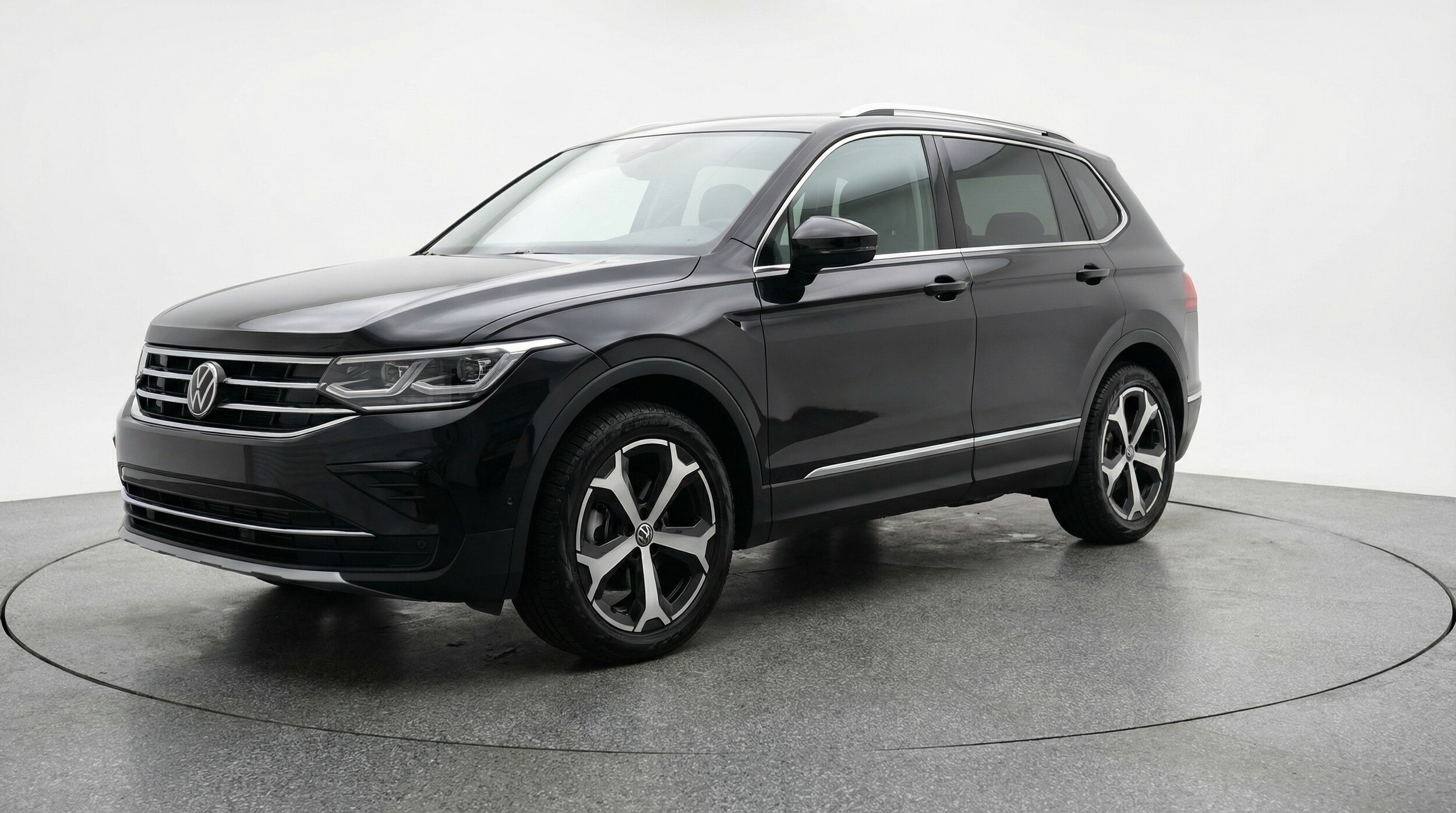 Thumbnail: 2026 Volkswagen Tiguan - 3