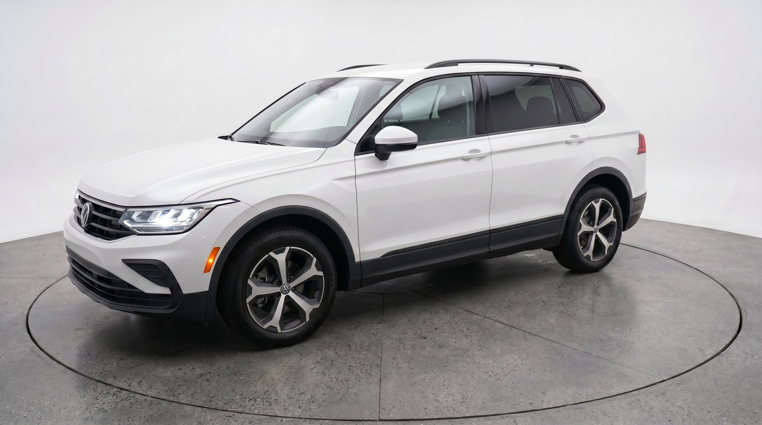 Thumbnail: 2026 Volkswagen Tiguan - 3