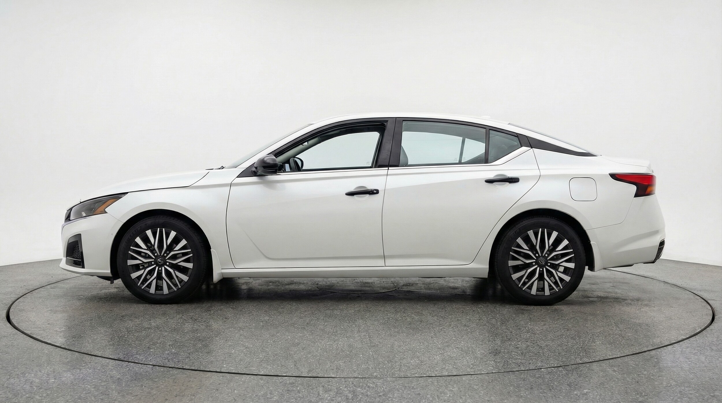 Thumbnail: 2025 Nissan Altima - 4