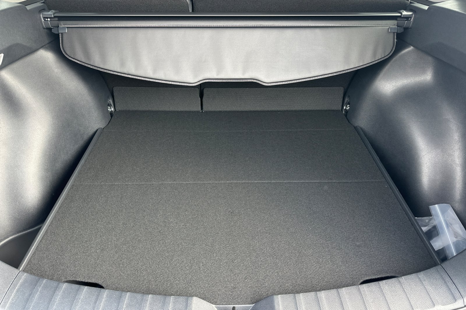 2026 Toyota Corolla Cross XLE - Photo 12