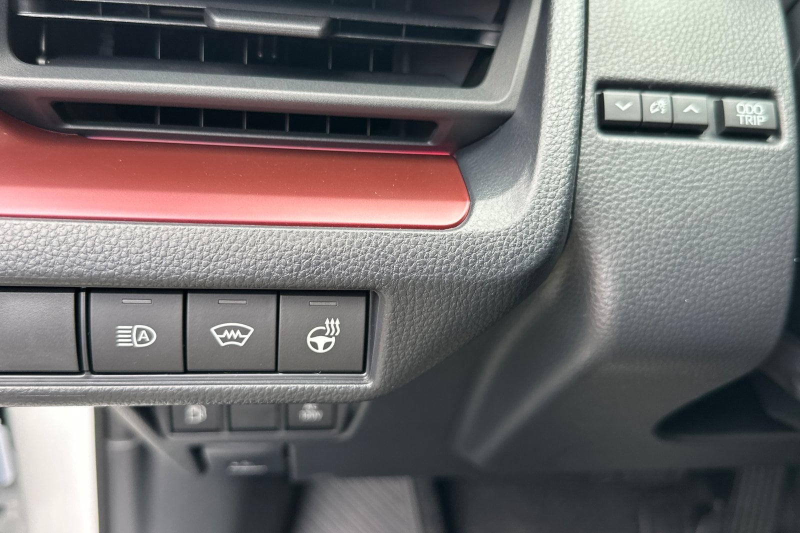 2027 Toyota Prius Plug-in Hybrid XSE - Photo 23