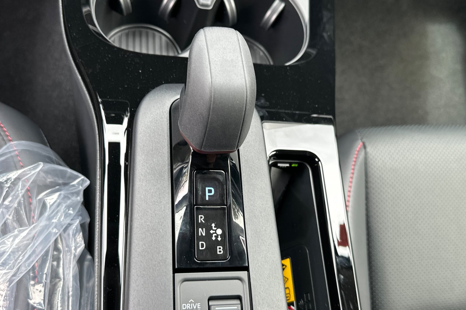 2027 Toyota Prius Plug-in Hybrid XSE - Photo 17