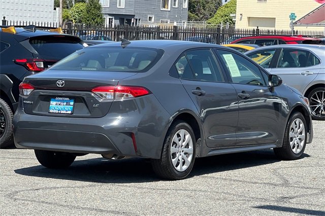 2023 Toyota Corolla LE photo 3