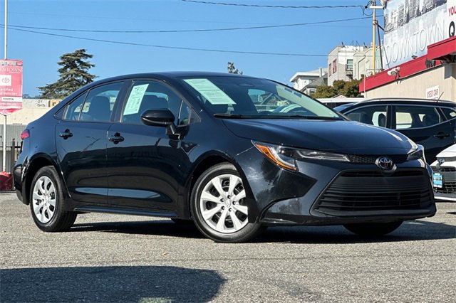 2023 Toyota Corolla LE photo 2