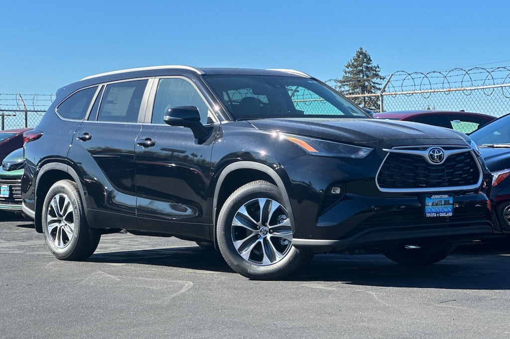 New 2025 Toyota Highlander XLE XLE AWD