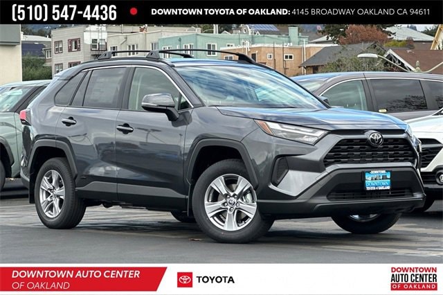 2025 Toyota RAV4 LE's photo