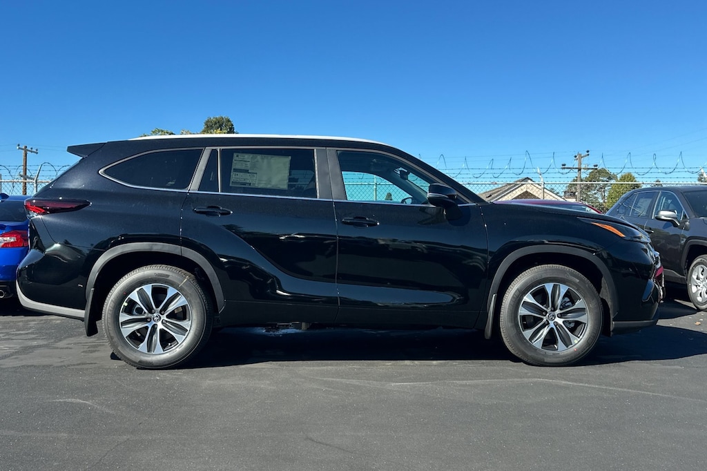 New 2025 Toyota Highlander XLE XLE AWD