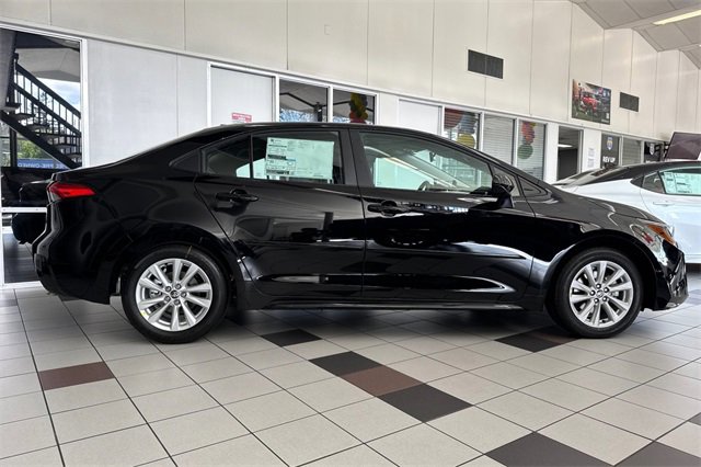 2025 Toyota Corolla LE photo 4
