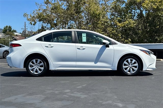 2023 Toyota Corolla LE photo 3