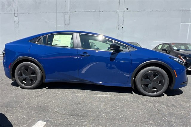 2026 Toyota Prius LE photo 4