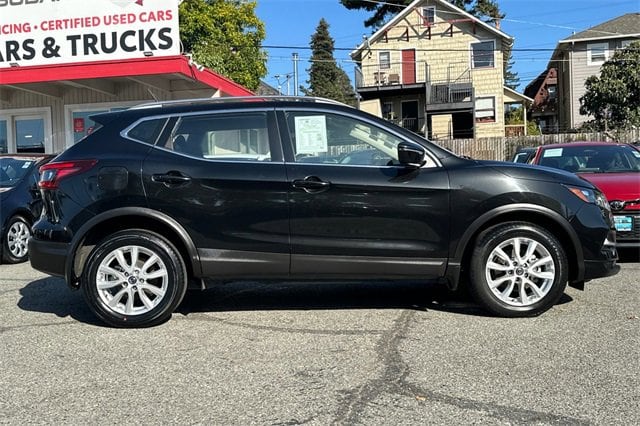 2021 Nissan Rogue Sport SV photo 3