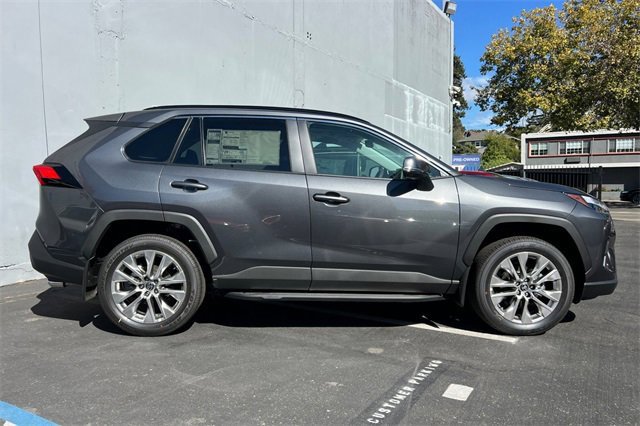 2025 Toyota RAV4 XLE Premium photo 3