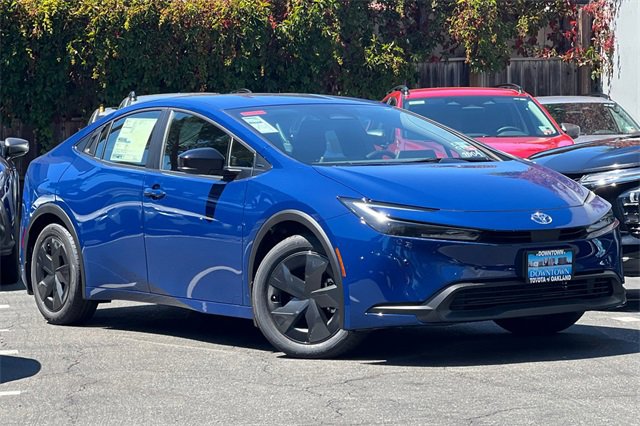 2026 Toyota Prius LE photo 2