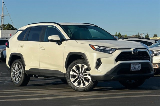 2022 Toyota RAV4 XLE Premium photo 2