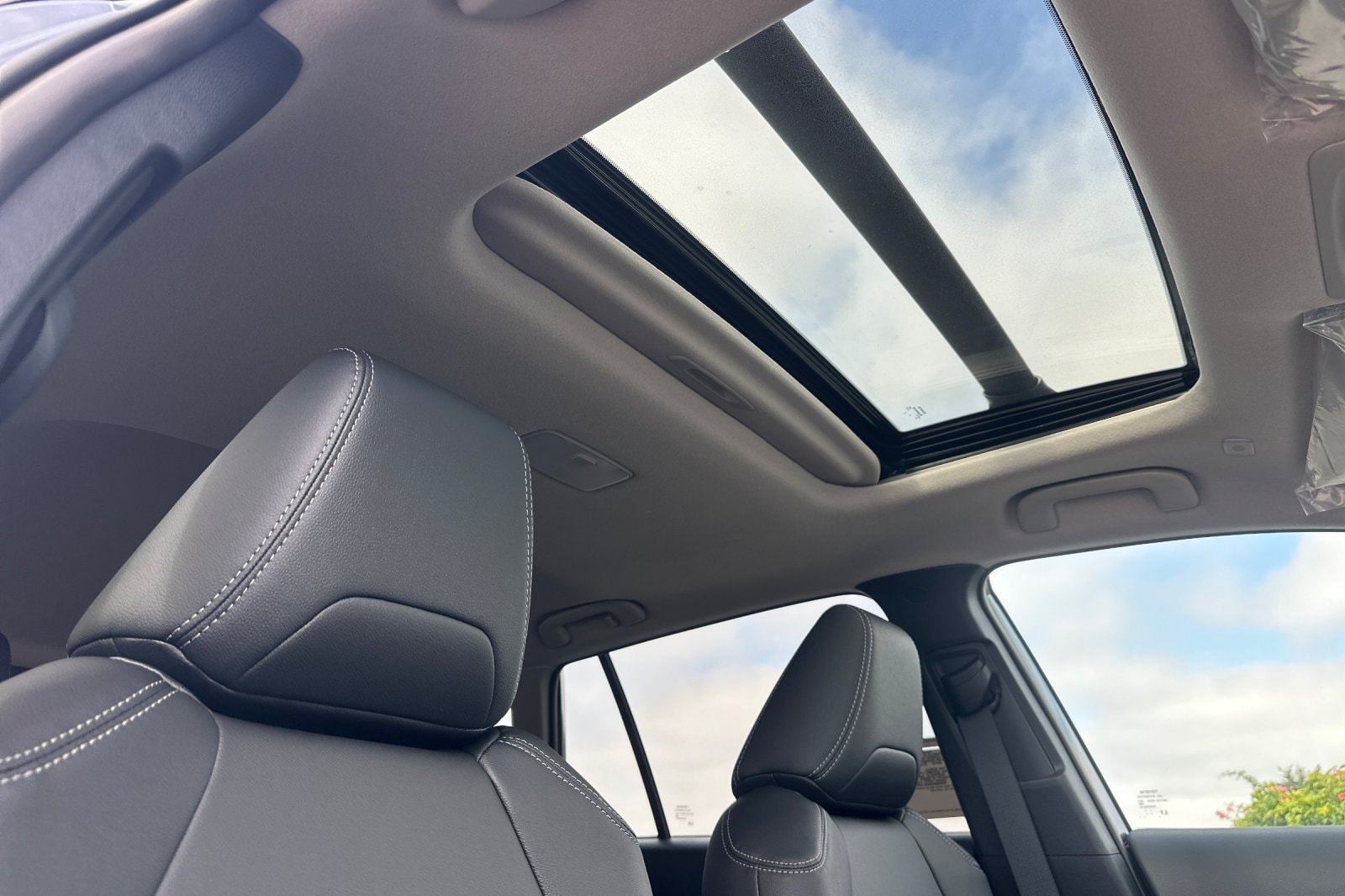 2026 Toyota Corolla Cross XLE - Photo 14