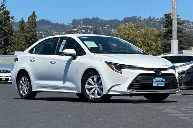 2023 Toyota Corolla LE photo 2