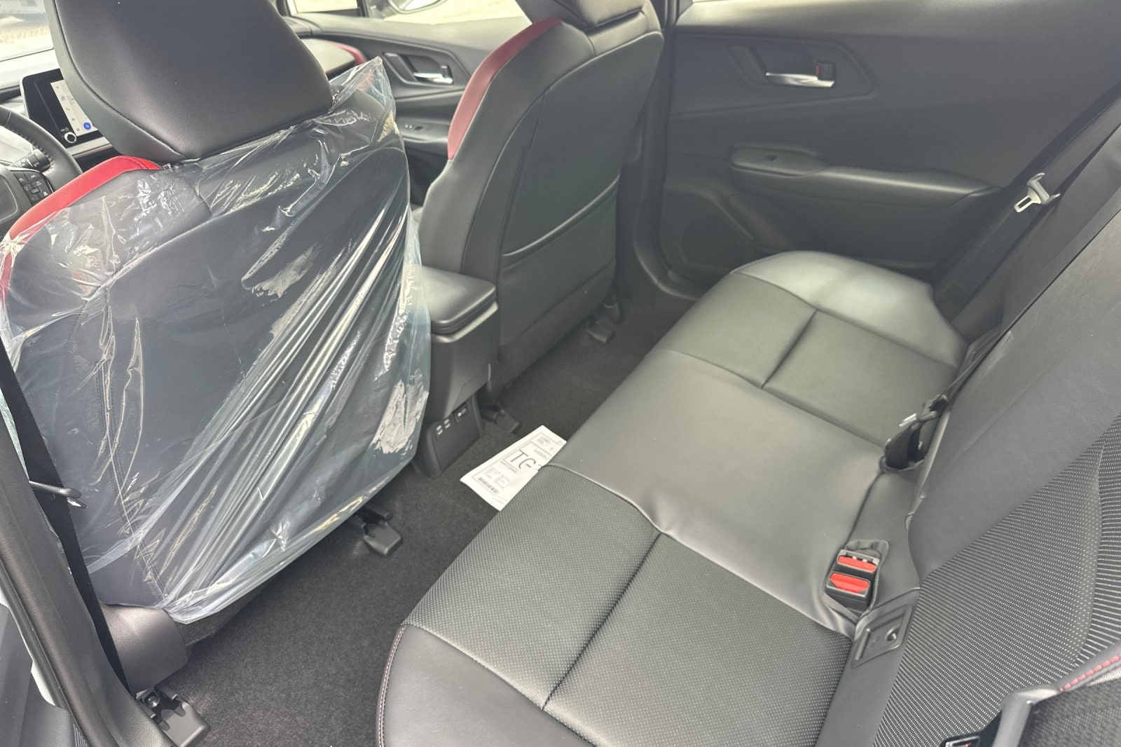 2027 Toyota Prius Plug-in Hybrid XSE - Photo 9