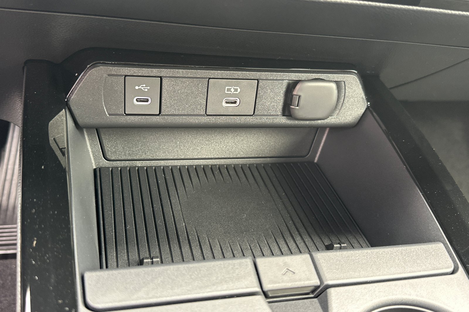 2027 Toyota Prius Plug-in Hybrid XSE - Photo 24