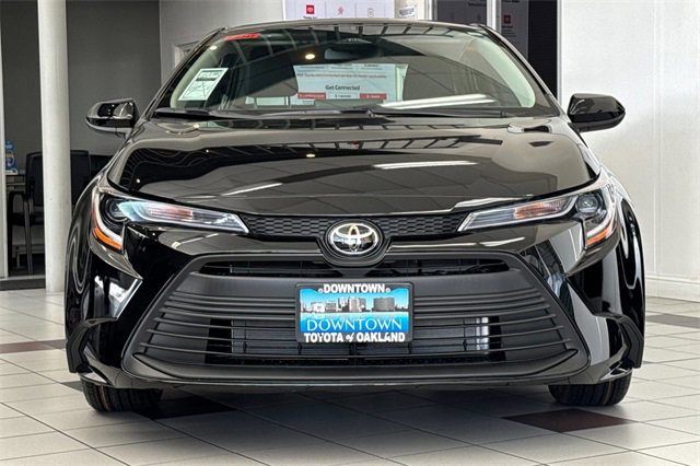 2025 Toyota Corolla LE photo 3