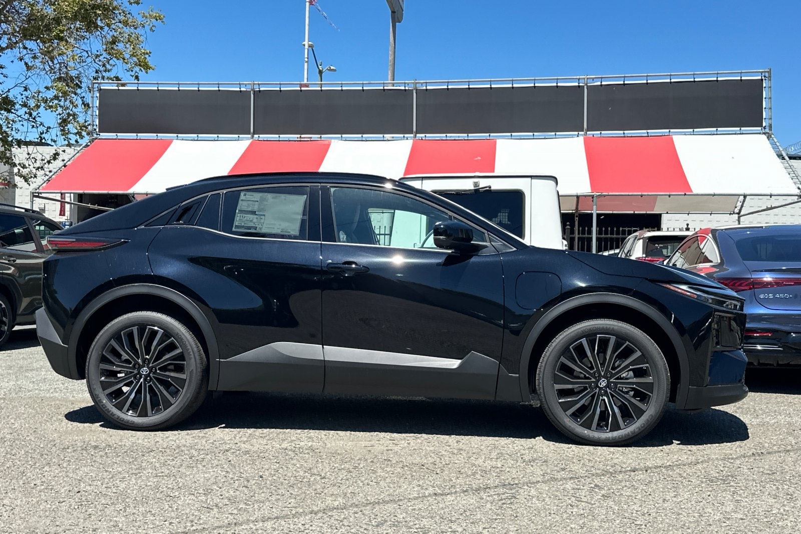 2026 Toyota C-HR XSE - Photo 3