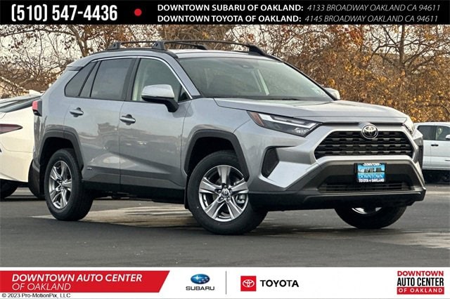 2025 Toyota RAV4 LE's photo