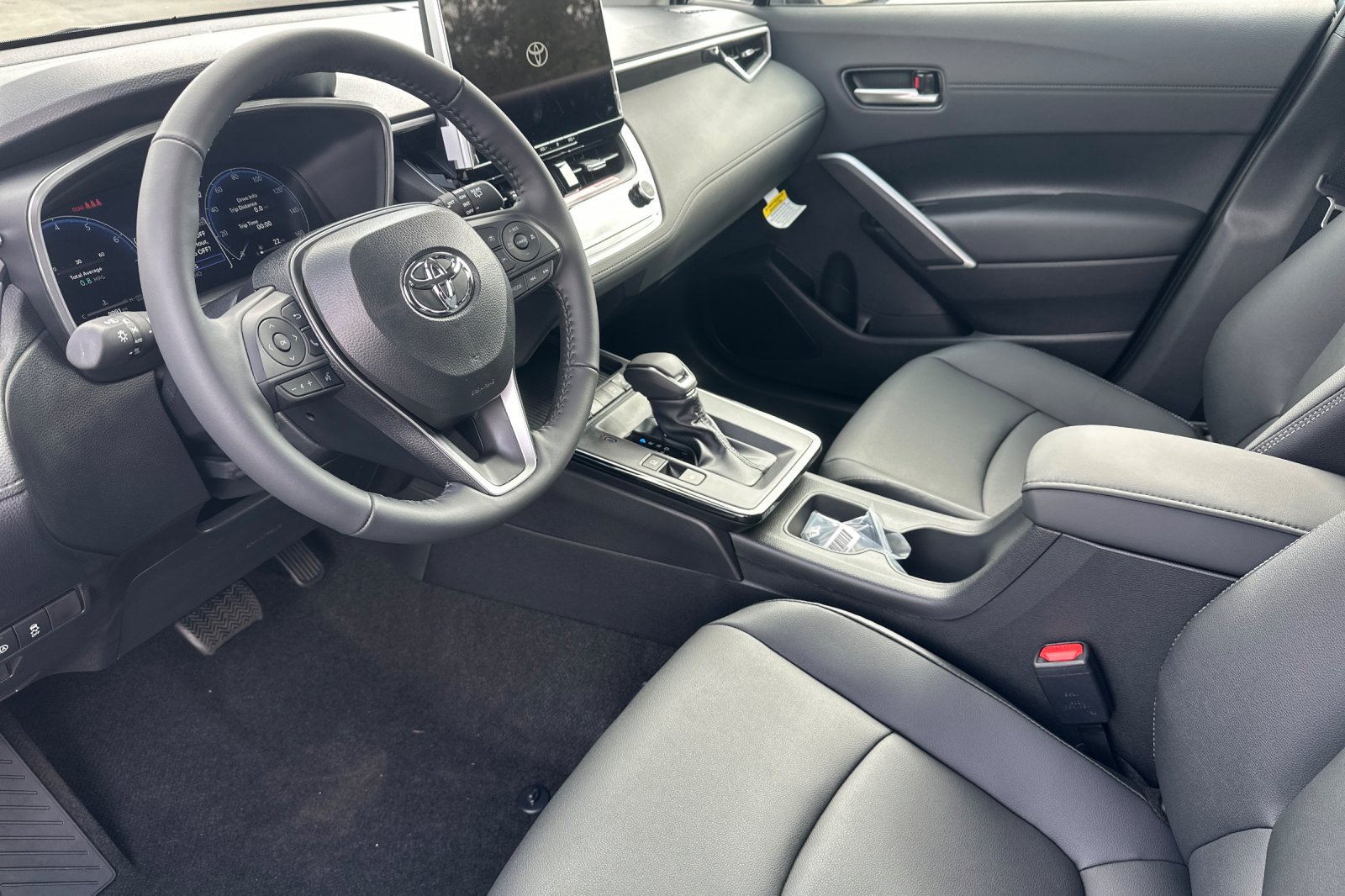 2026 Toyota Corolla Cross XLE - Photo 7