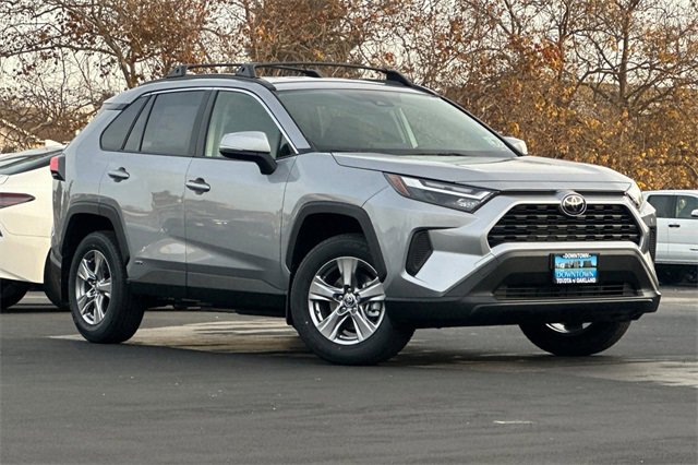 2025 Toyota RAV4 Hybrid LE photo 2