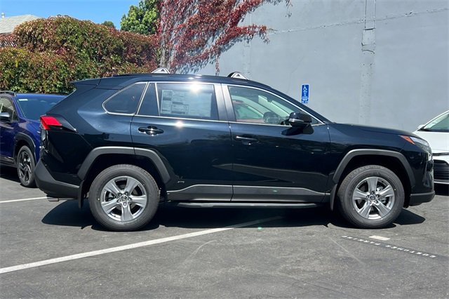2025 Toyota RAV4 Hybrid LE photo 3