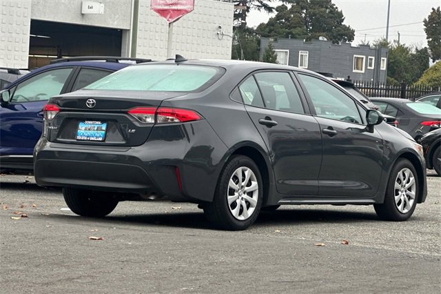 2023 Toyota Corolla LE photo 3